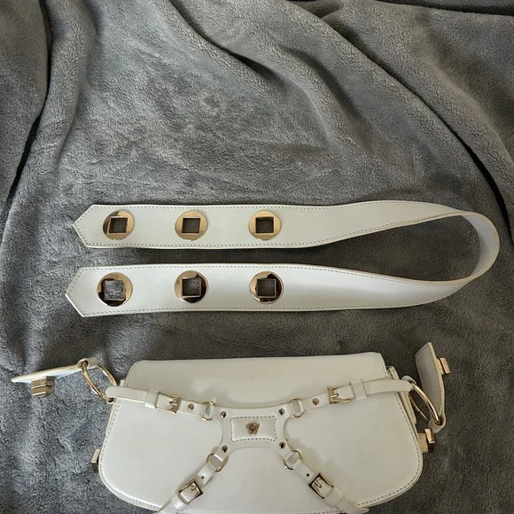 Manc. Lilith in White - Picture 11 of 16